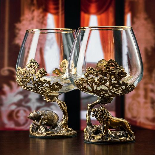 Набор бокалов для коньяка из 2-х шткук Лев и Медведь в деревянной шкатулке с персонализацией