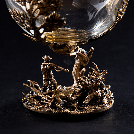 Набор из 2-х бокалов для коньяка  "Охота на Медведя и Охота на Лося " в деревянной  шкатулке из массива