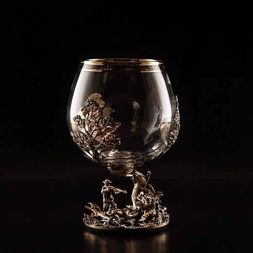 Набор из 2-х бокалов для коньяка  "Охота на Медведя и Охота на Лося " в деревянной  шкатулке из массива