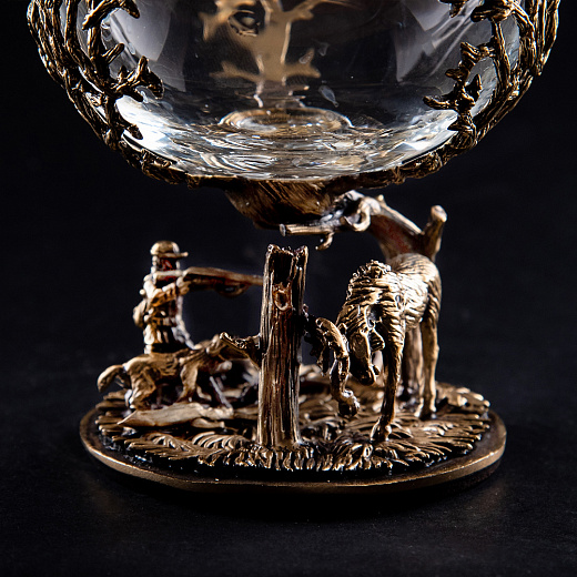 Набор из 2-х бокалов для коньяка  "Охота на Медведя и Охота на Лося " в деревянной  шкатулке из массива