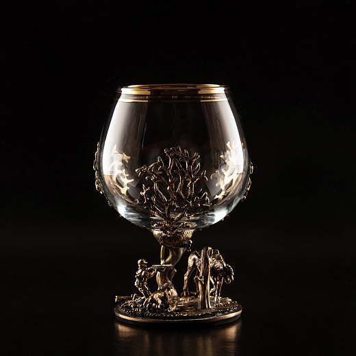 Набор из 2-х бокалов для коньяка  "Охота на Медведя и Охота на Лося " в деревянной  шкатулке из массива